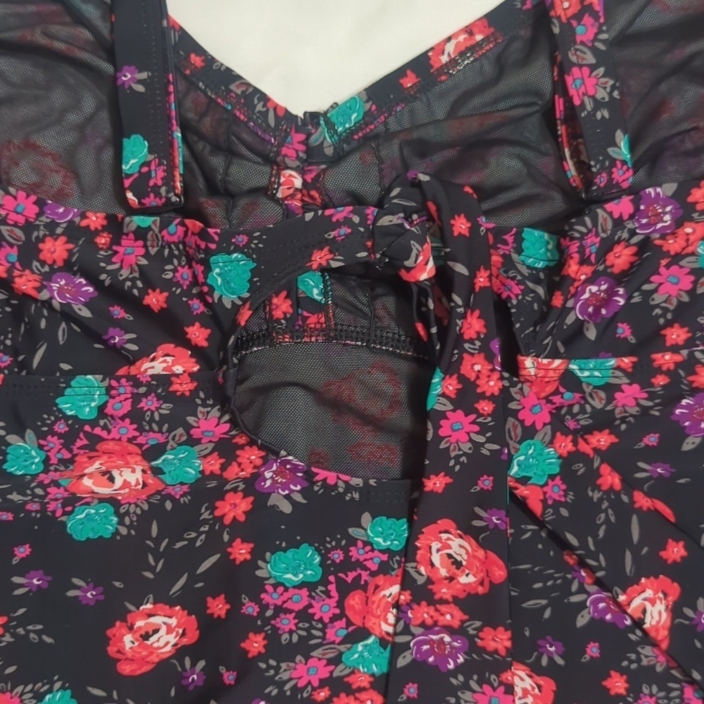 Torrid Floral Padded Tank Top, Color Black Floral Size 3X - Picture 8 of 12